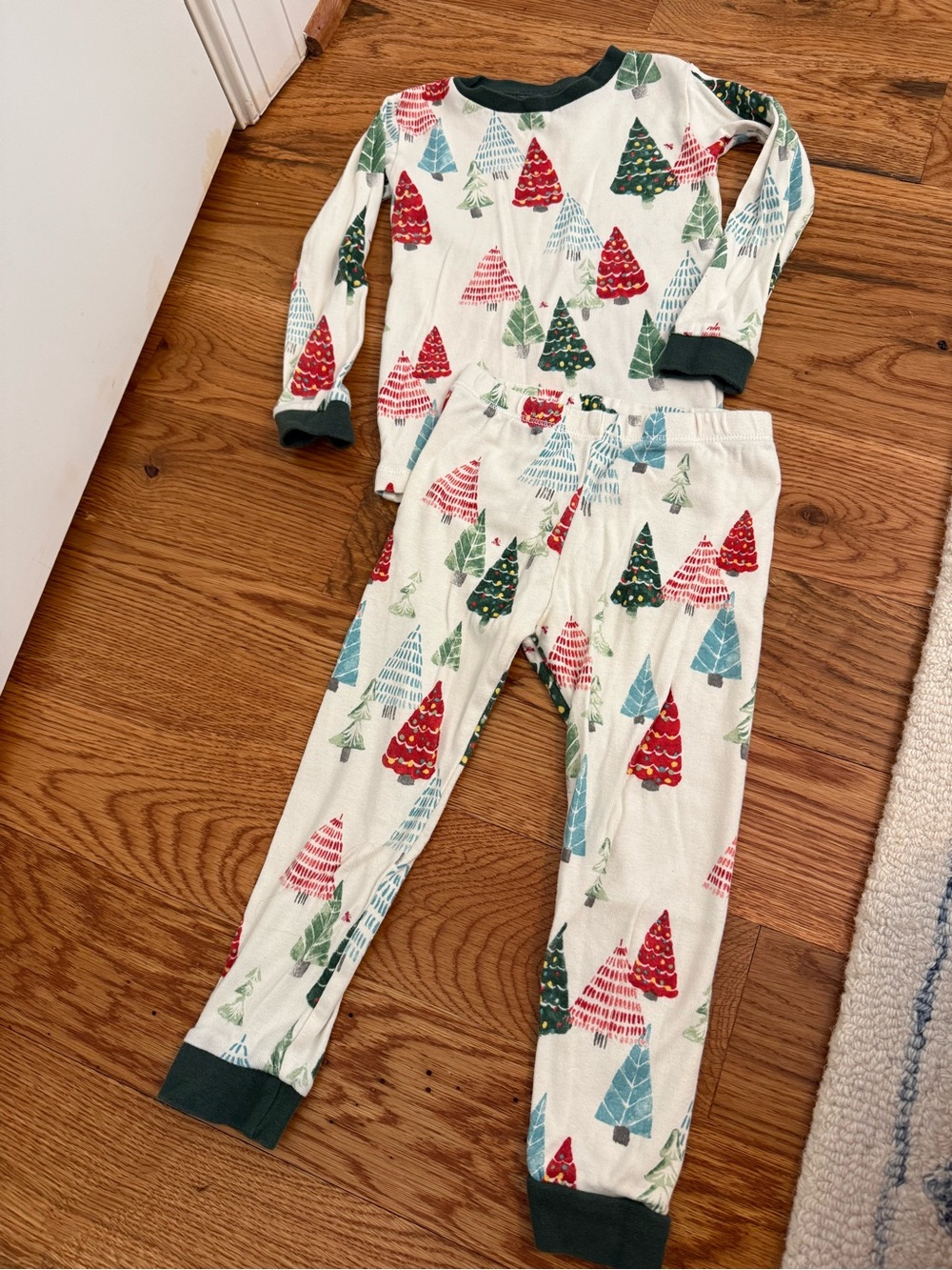 Burt's Bees organic cotton kids' pajama set Christmas Trees Size 3T